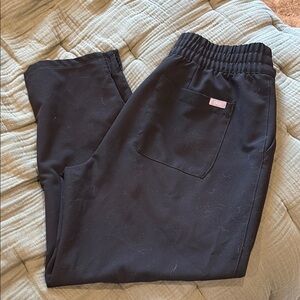 Figs Women’s tapered capri scrub pants